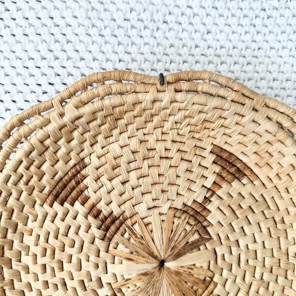 Papago Style Woven 10.5" Tray Basket Plate Scalloped Edges Hanging Mount - Picture 3 of 9